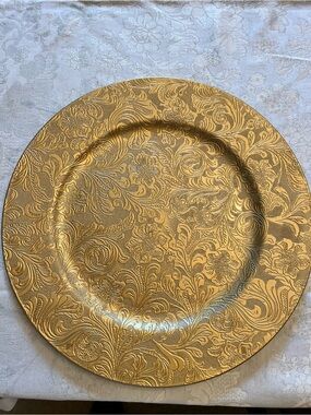 Having a wedding? Elegant gold chargers.